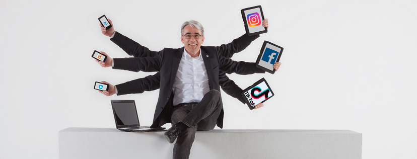 Header mit Insta und TikTok Social Media Experte und Berater